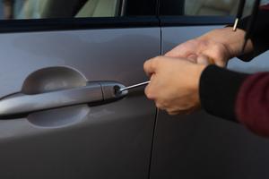 Read more about the article Vehicle Lock-Outs & Ignition Repair from Your Local Locksmith