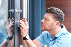 Read more about the article The Benefits of Going Local When Choosing a Locksmith