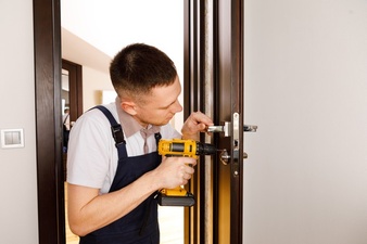 Read more about the article 6 Instances That Call for A Residential Locksmith