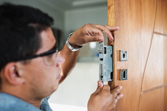 You are currently viewing 5 Ways A Locksmith Can Make Your Business Totally Secure