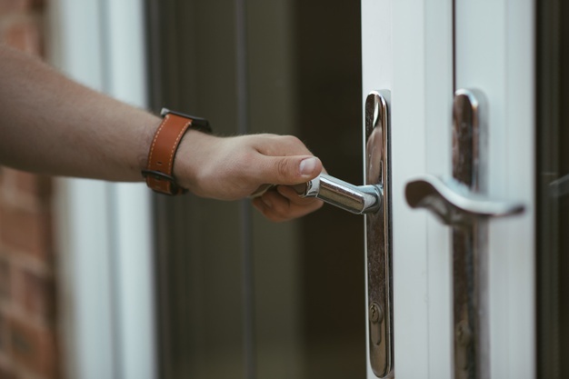 You are currently viewing 4 Ways Your Business Can Benefit from A Commercial Locksmith