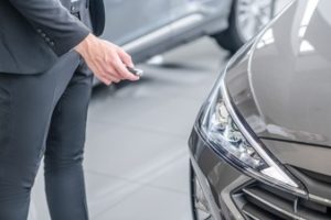 Read more about the article Is It True That a Locksmith Can Replace a Car Key Fob?