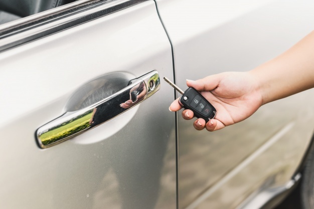 You are currently viewing Did You Know Locksmiths Provide a Car Key Fob Replacement Service?