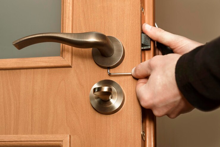 Read more about the article Locksmiths: Why Cheap Services Aren’t Always the Best